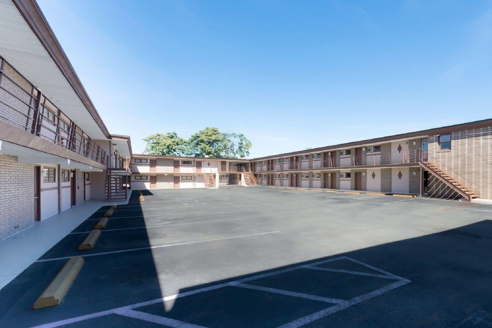 Super 8 By Wyndham Greensburg Exterior foto